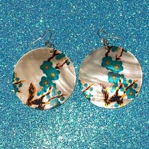 NWOT Sea Shell Floral Earrings